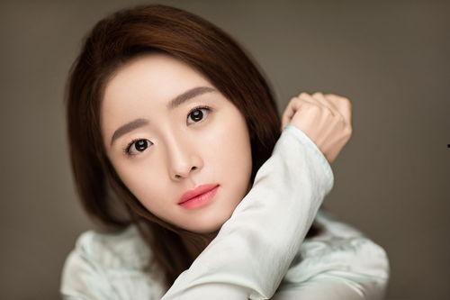 嘴姐爆料娱乐圈女星,揭秘明星背后的真实故事 第2张 嘴姐爆料娱乐圈女星,揭秘明星背后的真实故事 第2张